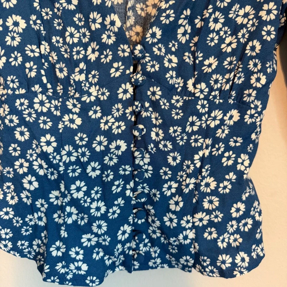 Reformation Nell Top blouse blue white daisy XS deep v puff sleeves feminine